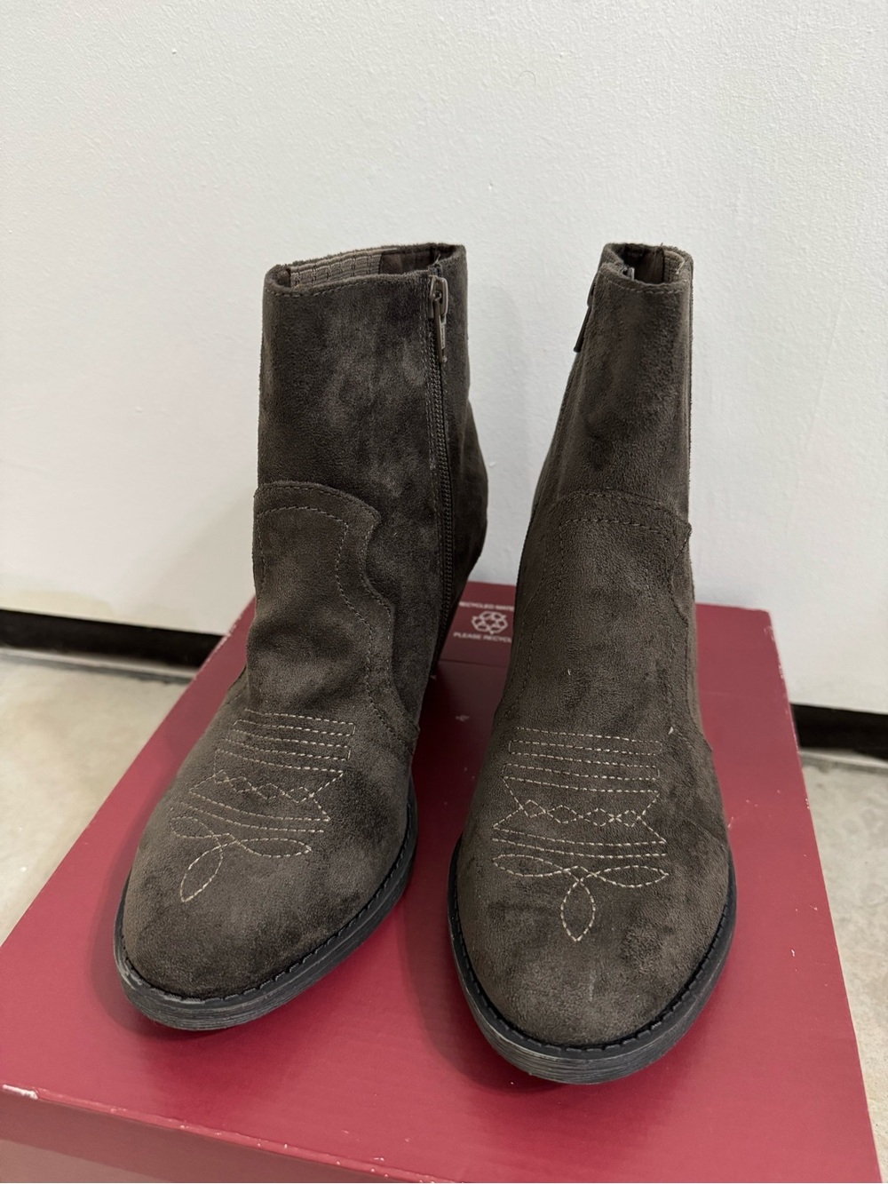 Womens Brown Suede Ankle Booties with Side Zip | Size 8 MED